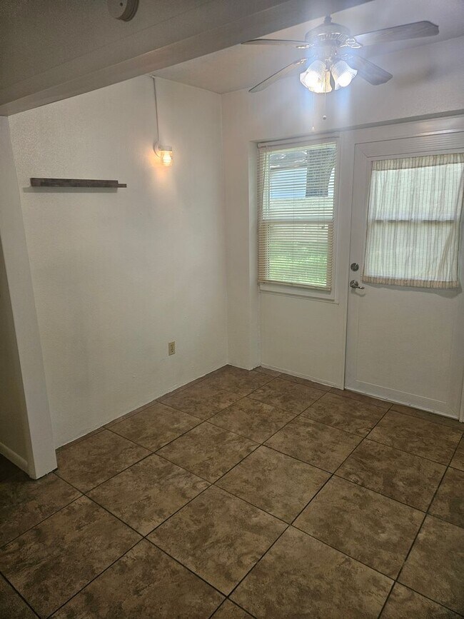 Building Photo - Charming 1-Bedroom 1-Bath Condo in 55+ Com...