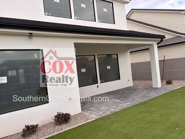 Building Photo - BRAND NEW 5 bed plus office | 3 bath | 3 c...