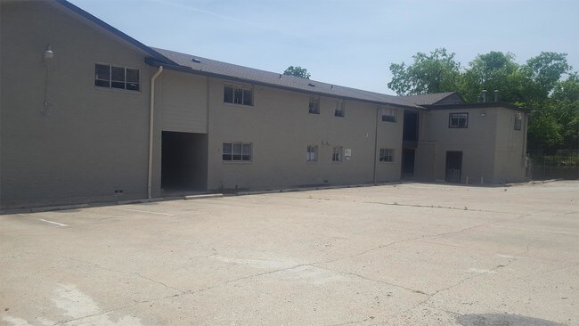 Building Photo - 711 N Ewing Ave