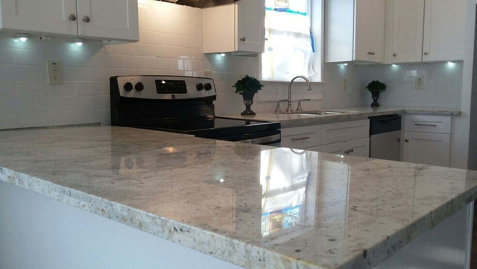 Building Photo - 4401 Elysian St