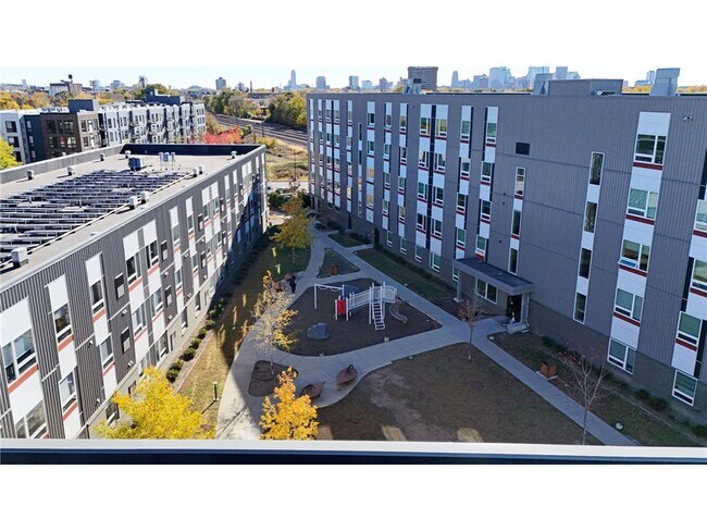 Building Photo - 2318 Jefferson St NE