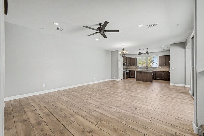 Building Photo - 20515 W Maiden Ln