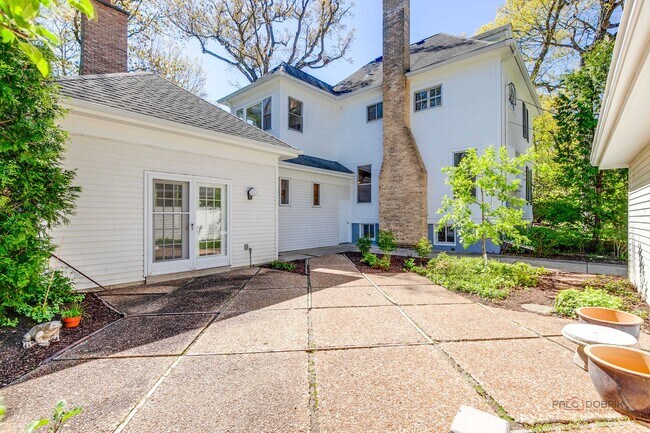 Building Photo - 544 Ravine Ave