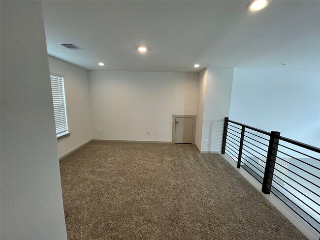 Building Photo - 12721 Oxford Gate Dr