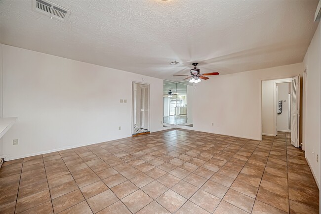 Building Photo - 10607 Silkwood Dr