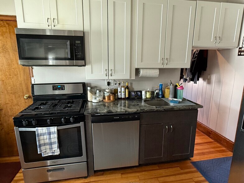 Building Photo - 81 Litchfield St