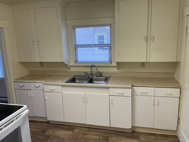 Building Photo - 3-bedroom in Tacoma