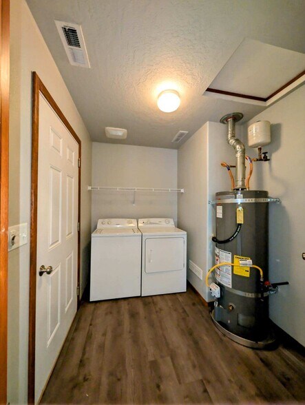 Building Photo - 4610 Seville Dr