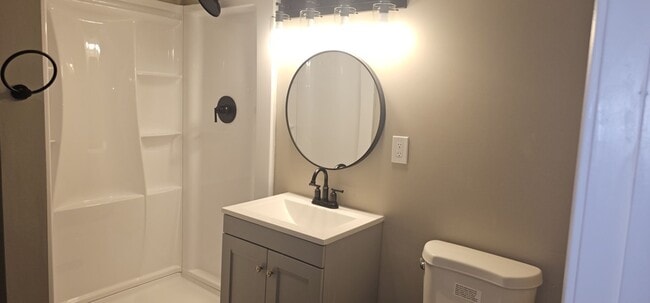 Building Photo - Move in special - Newly Renovated SF in North KC