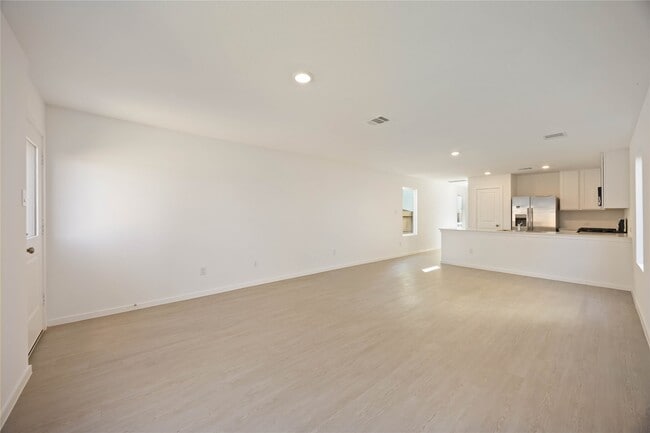 Building Photo - 905 Pertuso Ln