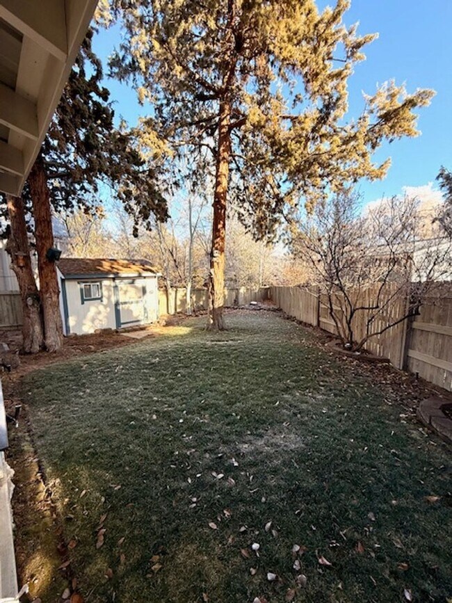 Building Photo - Lovely NE 3 Bedroom Home w/Large Yard & Mowing Included!