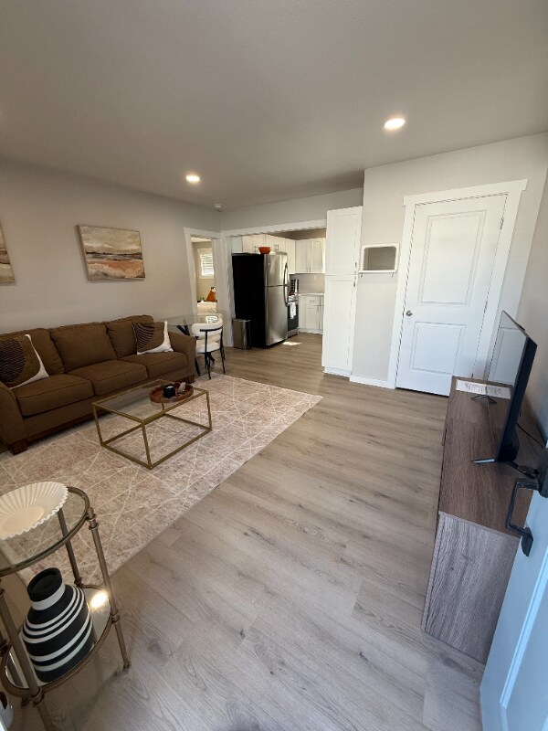 Building Photo - 3013 W Lakeside Dr