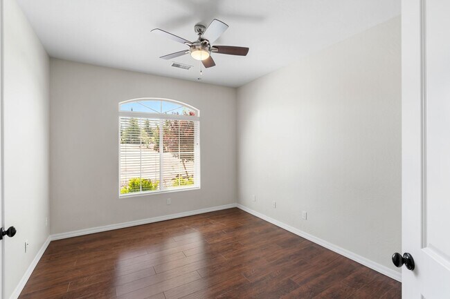Building Photo - Pinion Oaks 4 Bedroom Home