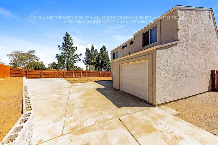 Building Photo - 8029 Linares Ave