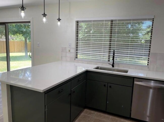 Building Photo - 909 Cripple Creek Dr