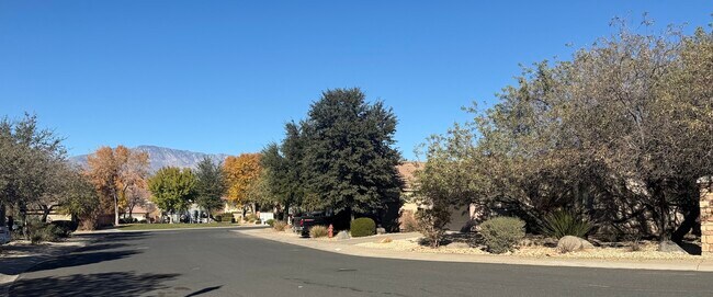 Building Photo - 934 N Slow Creek Ln