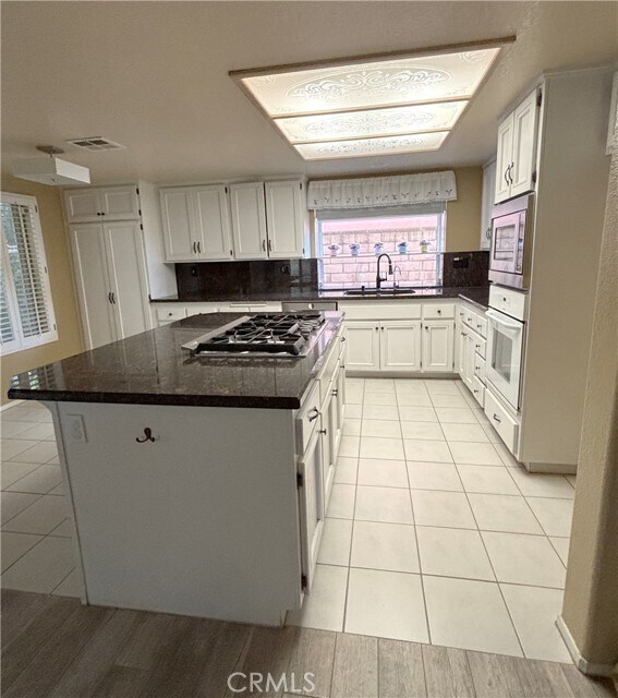 Building Photo - 1834 Berryhill Dr