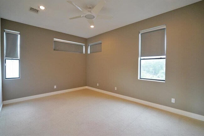 Building Photo - 4611 Austin St