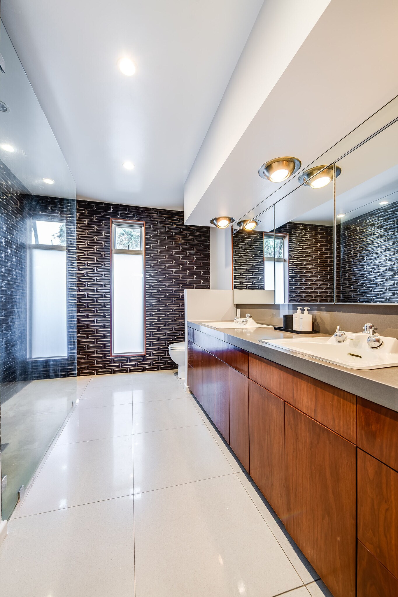 Building Photo - 2431 Carman Crest Dr