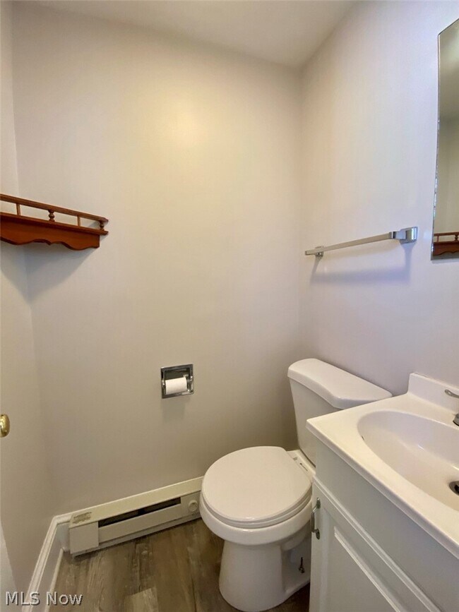 Building Photo - 623 Doris Ave