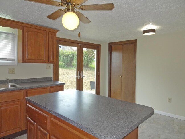 Building Photo - 2726 Stewartstown Rd