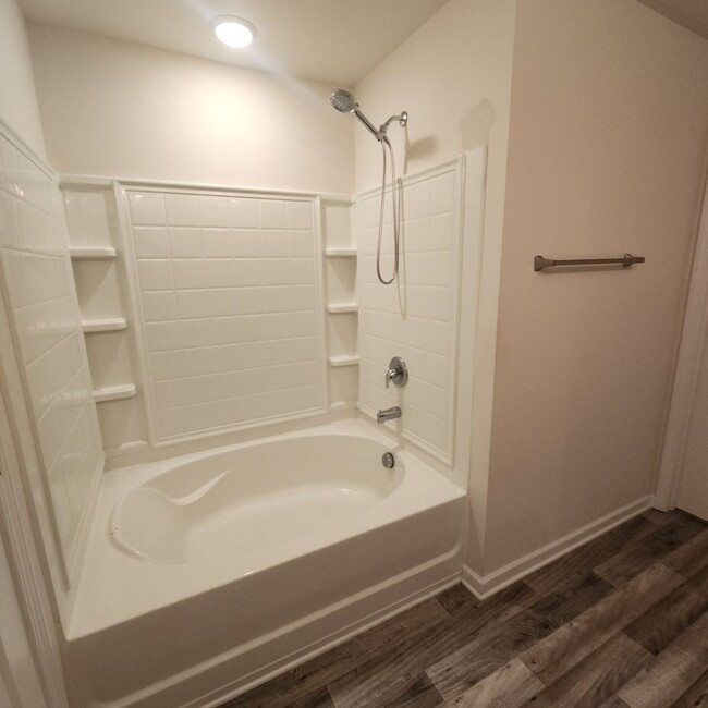 Building Photo - 4 Bedroom House with Double Garage FOR REN...
