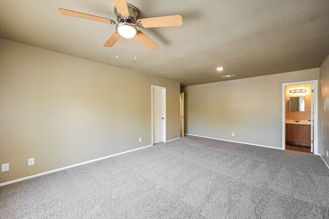 Building Photo - Recent remodeled! 4 bedroom, two living areas and loft!
