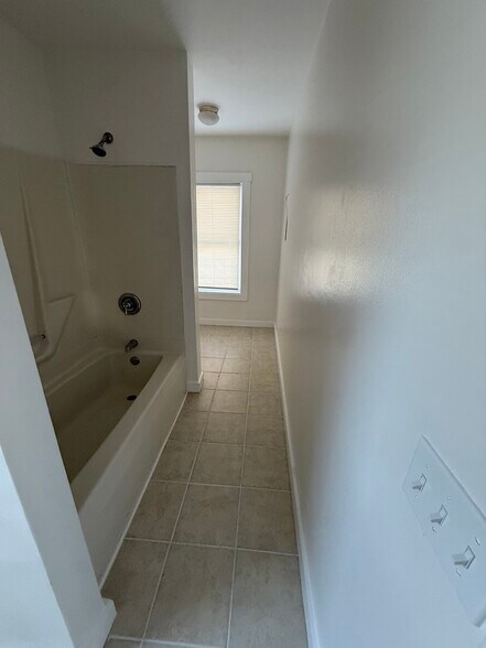 Building Photo - 190 Ash St