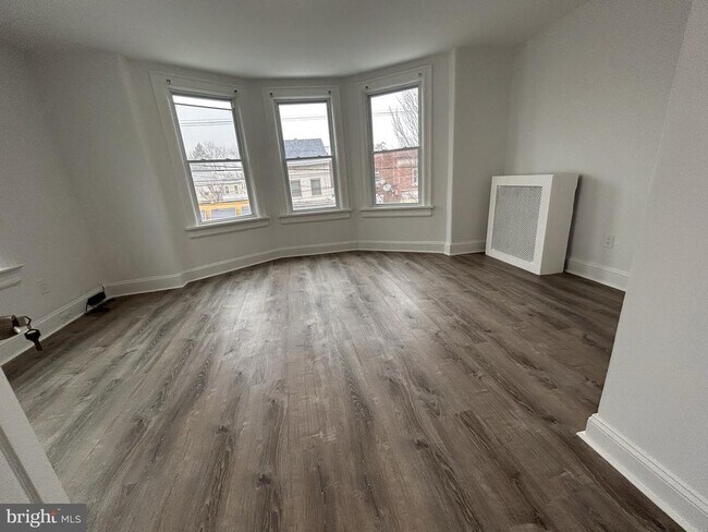 Building Photo - 1067 S Clinton Ave