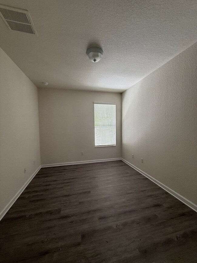 Building Photo - Come View This Amazing 3 Bed 2 Bath Single...