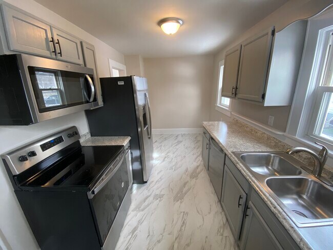 Building Photo - 655 Fisher Rd