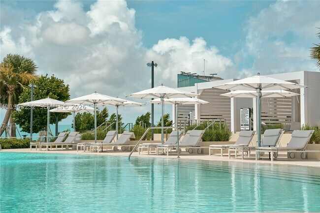 Building Photo - 300 Biscayne Blvd