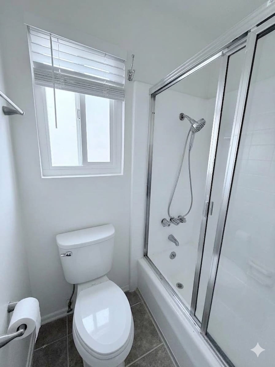 Building Photo - 10634 Holman Ave