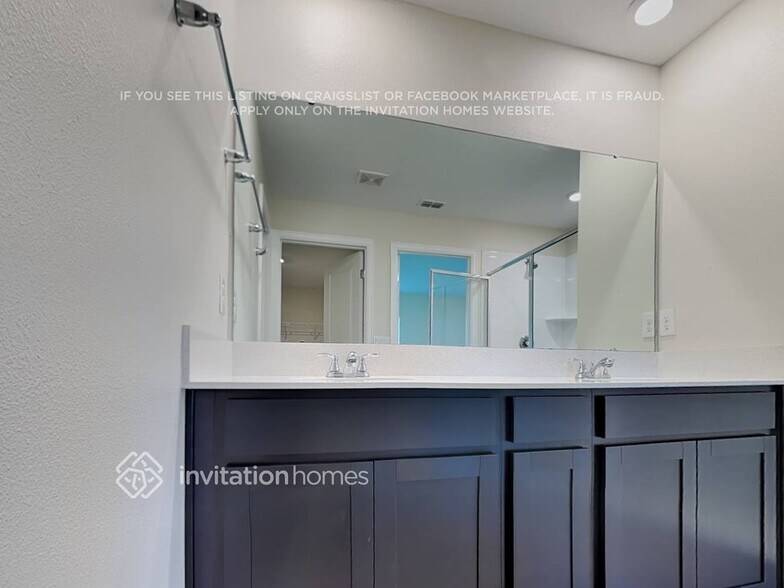 Building Photo - 4430 Holstein St