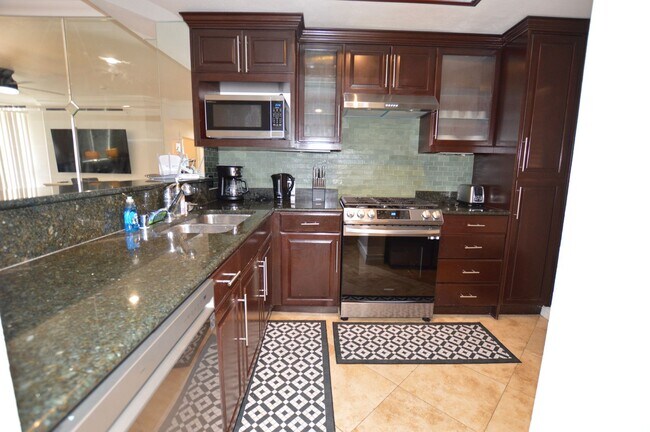 Building Photo - Meridian - Newly Remodeled Luxury Condo Re...