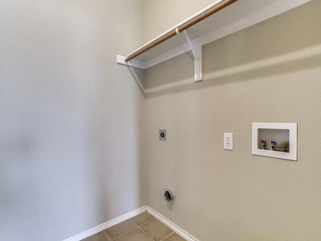 Building Photo - 13212 Alyssum Dr