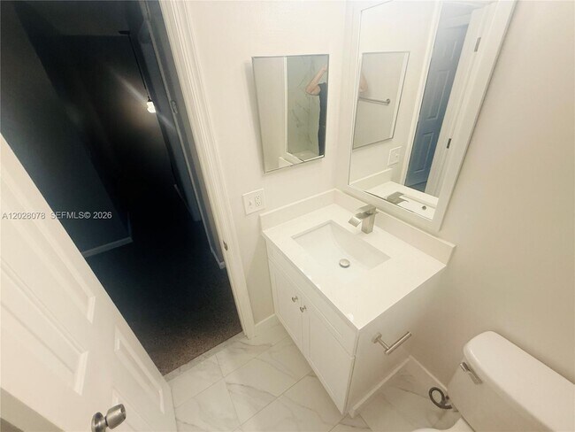 Building Photo - 10787 Royal Palm Blvd
