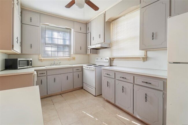 Building Photo - 2308 Cherokee Dr