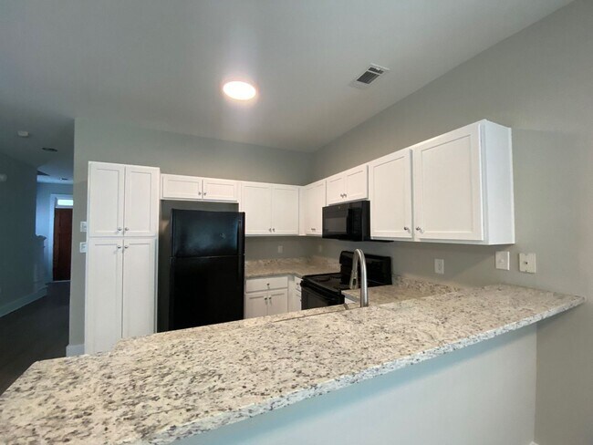 Building Photo - NEWLY RENOVATED 4 Bedroom House in The Ret...