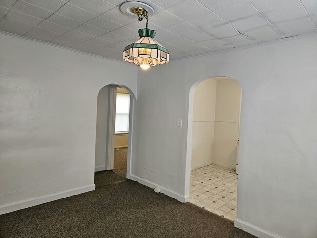 Building Photo - 602 E Long Ave