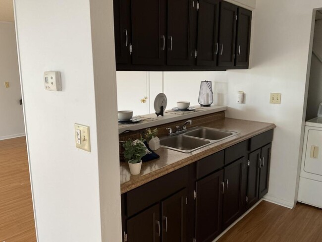 Building Photo - 420 Briar Manor