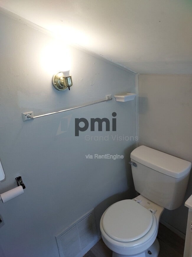 Building Photo - 1920 E Wood St