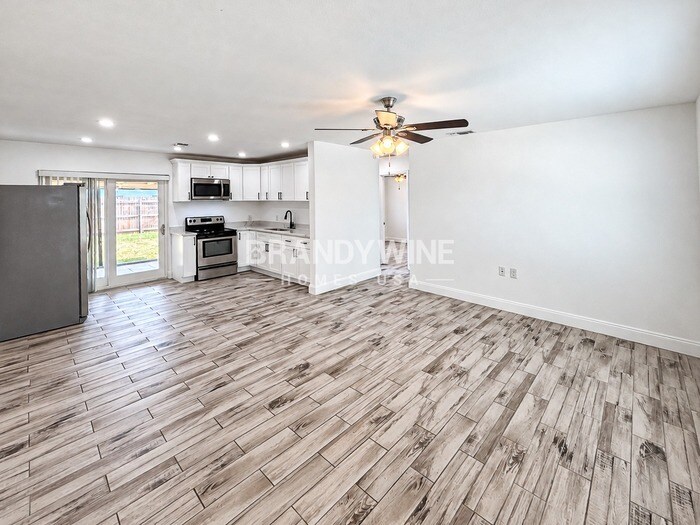Building Photo - 6620 Del Prado Terrace