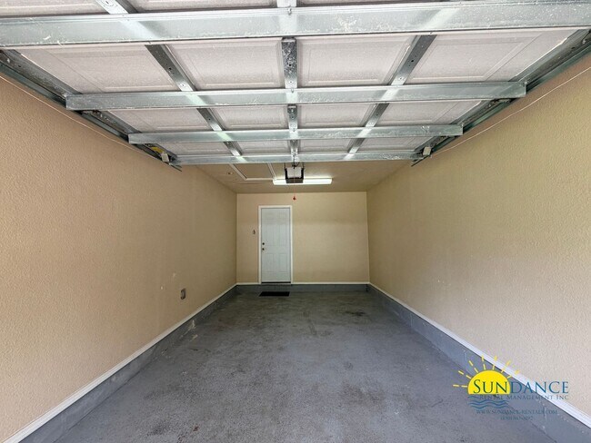 Building Photo - 48 Poulton Dr NW