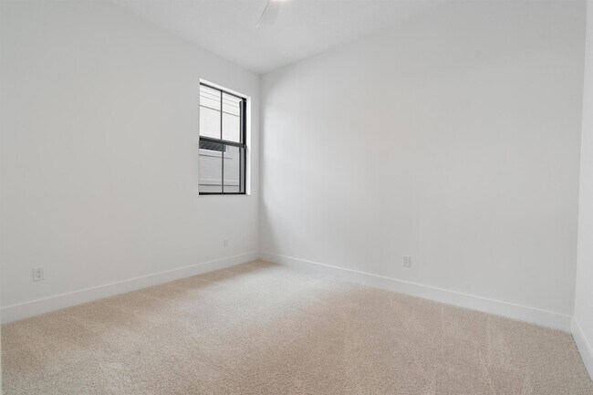 Building Photo - 13621 Le Christine Dr