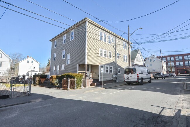 Building Photo - 39 Bourne St