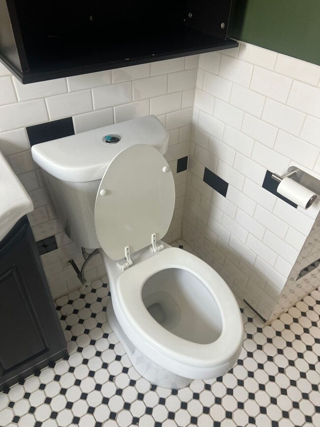 Building Photo - 2 bedroom House for Rent - Lake Station