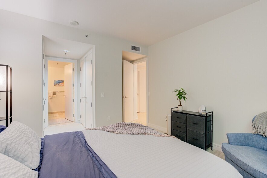 Building Photo - 631 Folsom St