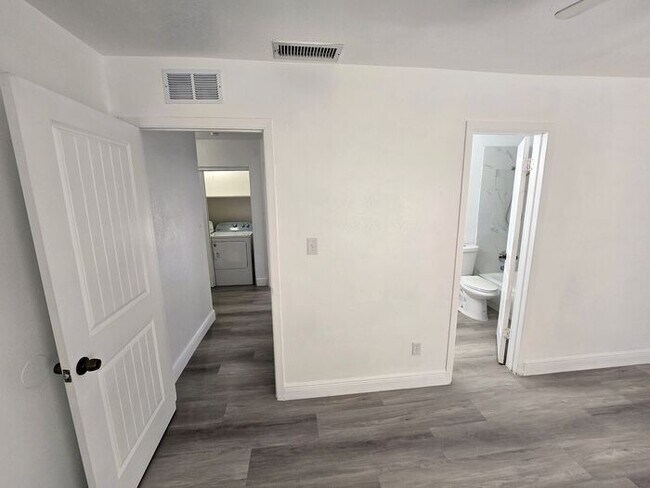 Building Photo - Large Two bedrooms with a cover patio