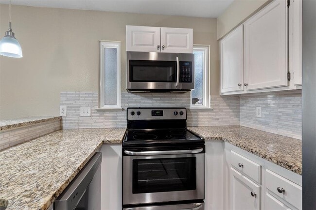 Building Photo - 6810 Deatonhill Dr